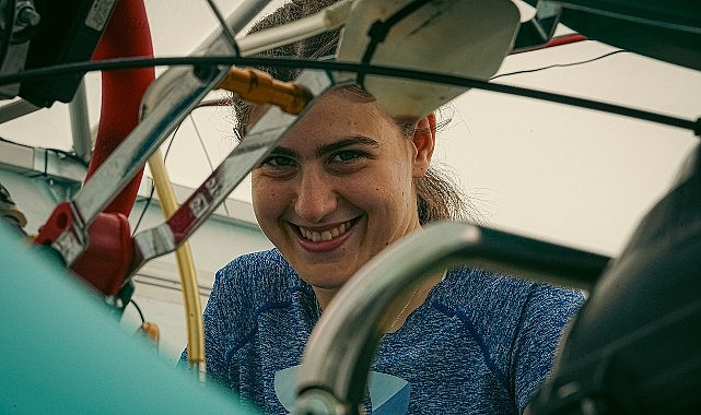 17 yaşındaki Borusan Otomotiv Motorsport pilotu milli sporcu Ayşe Çebi,