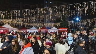 Balçova Belediyesi’nin Cumhuriyet Meydanı’nda düzenlediği Balçova Yeni Yıl Festivali, yoğun