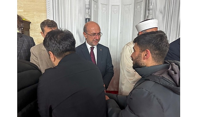 Selçuklu Belediye Başkanı Ahmet Pekyatırmacı, Regaip Kandili'nde Selçuklu Merkez Camii'nde