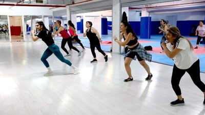 Bayraklı Belediyesi, kadınlara yönelik spor kurslarını arttırmaya devam ediyor.