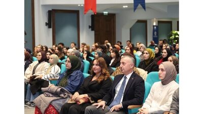 Kocaeli Büyükşehir Belediye Başkanı Tahir Büyükakın, Lider Akademisi’nde eğitim gören