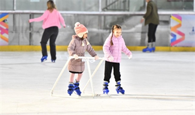 İzmir Büyükşehir Belediyesi, kış sezonunu renkli ve eğlenceli hale getirmek