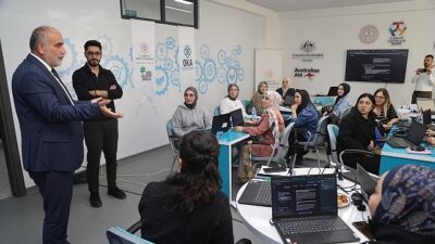 Canik Belediyesi'nin gerçekleştirdiği 'Girişimci Kadınlar İçin Yapay Zekâ ve Girişimcilik'