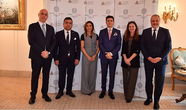 İtalya Büyükelçisi Giorgo Marropodi’nin ev sahipliğinde Venedik Sarayı’nda gerçekleştirilen lansman