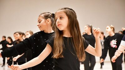 Bu yıl kurulan Lüleburgaz Belediyesi Çocuk Halk Dansları Topluluğu, çalışmalarına