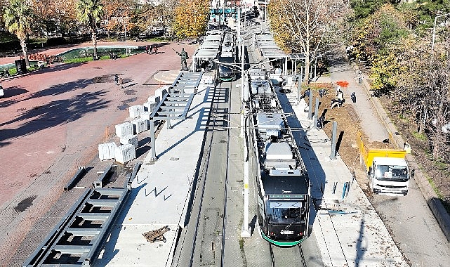 İzmir Büyükşehir Belediyesi Şehir Tiyatroları’nın Cervantes’in klasik eserini çağdaş bir