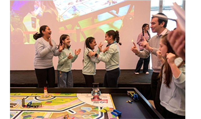 İzQ Girişimcilik ve İnovasyon Merkezi’nde düzenlenen “STEAM Club – Kız