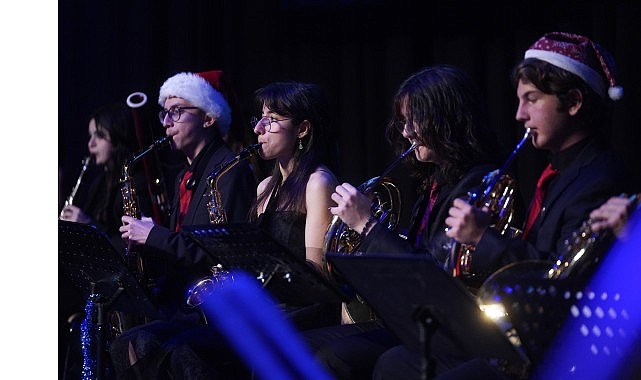 Beylikdüzü Belediyesi ev sahipliğinde düzenlenen Yılbaşı Konseri’nde Beylikdüzü ve Ataşehir