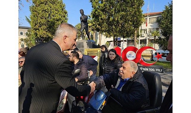 Gölcük’te 3 Aralık Dünya Engelliler Günü kapsamında düzenlenen törende engelli