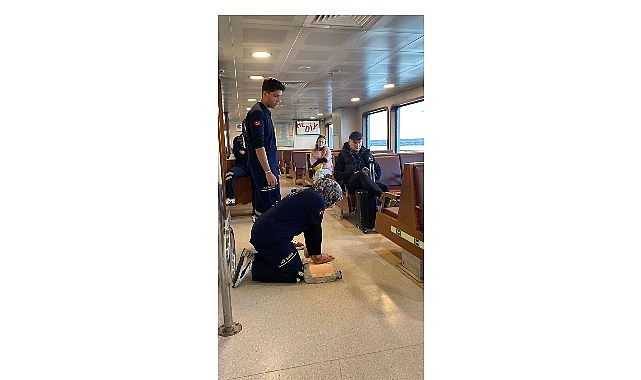 1-7 Aralık Acil Tıp Haftası kapsamında Beşiktaş-Kadıköy şehir hatları vapurunda