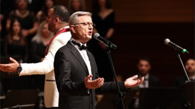 Ahmed Adnan Saygun Sanat Merkezi'nde sahne alan İzmir Büyükşehir Belediyesi