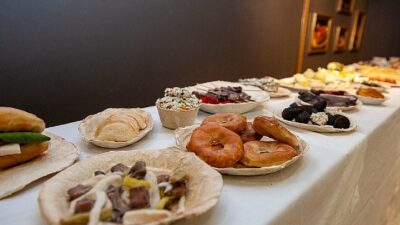 Karşıyaka Belediyesi’nin “İzmir Sofrası” sergisi, gördüğü yoğun ilgi nedeniyle Şubat