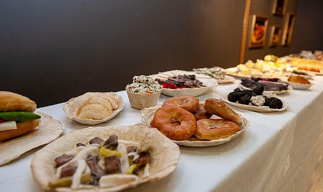 Karşıyaka Belediyesi’nin “İzmir Sofrası” sergisi, gördüğü yoğun ilgi nedeniyle Şubat