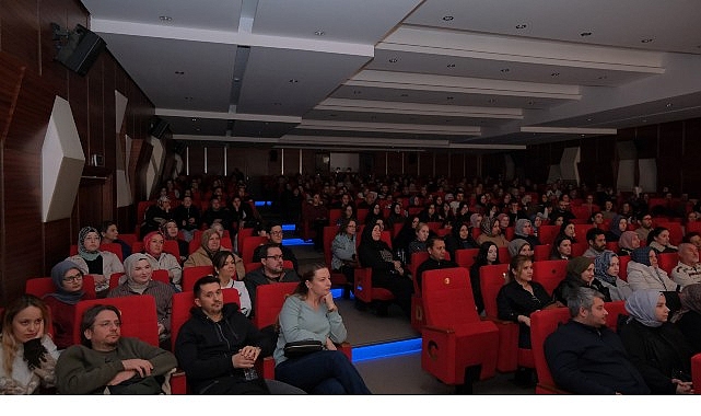 İnegöl Belediyesi Şehir Tiyatrosu’nun yeni oyunu “Kadın Sığınağı” gala gösteriminin