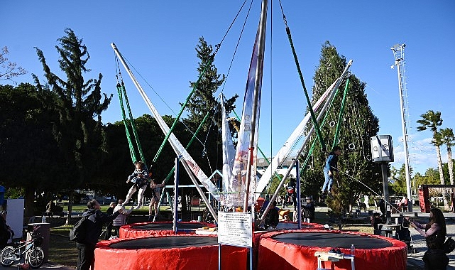 Kemer Belediye Başkanı Necati Topaloğlu, Kemer’deki yılbaşı etkinlikleri kapsamında düzenlenen