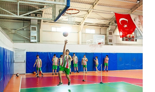 Karşıyaka Belediyesi tarafından düzenlenen Kış Spor Okulları, 2025-2026 sezonunda 11 farklı branştaki