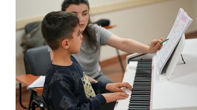 Maltepe Belediyesi’nin çocuklara ve gençlere yönelik düzenlediği drama, resim, bale,