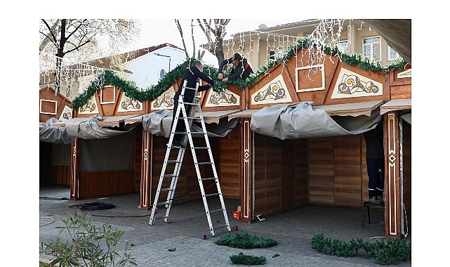 Mudanya Belediyesi, yeni yıl heyecanını kentin merkezine taşıyor.