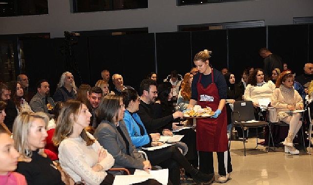 Nilüfer Belediyesi’nin düzenlediği “Gastroetnomüzikolojik Kaynatmalar” etkinliğinde “Yeni Yıl” teması işlendi.
