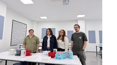 Mimarlık bölümü öğrencilerinin yapı dersleri için geliştirilen 3D yazıcı kitlerle,
