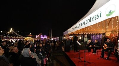 Yeni Yıl etkinlikleriyle renklenen Osmangazi Meydanı, Türk sanat müziğinin seçkin