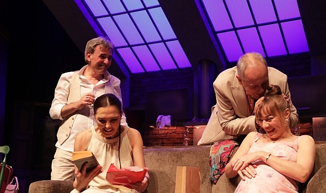 İstanbul Büyükşehir Belediyesi Şehir Tiyatroları Donald Margulies’in yazdığı, Irmak Bahçeci’nin çevirdiği, Mehmet Ergen’in