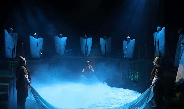 İstanbul Büyükşehir Belediyesi Şehir Tiyatroları, hikayesiyle ön plana çıkan oyunlarından