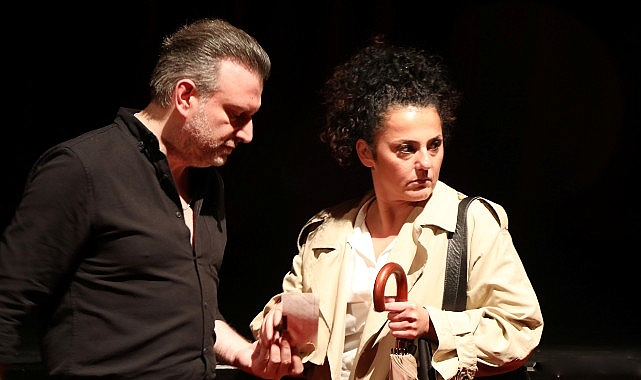 İstanbul Büyükşehir Belediyesi Şehir Tiyatroları; dekoru, kostümleri ve oyunculuklarıyla çok