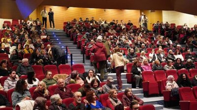 İstanbul Büyükşehir Belediyesi Şehir Tiyatroları, güçlü hikayesiyle dikkat çeken oyunlarından