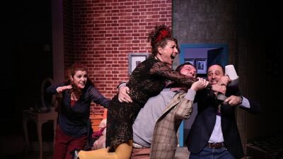 İstanbul Büyükşehir Belediyesi Şehir Tiyatroları, en beğenilen komedilerinden “Yatak Odası