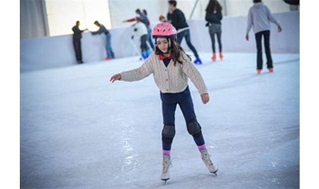 İzmir Büyükşehir Belediyesi’nin Yeni Yıl Festivali kapsamında Kültürpark ve Bostanlı’da