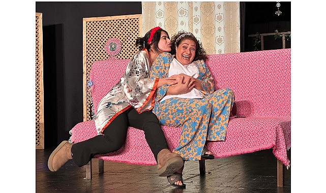 Maltepe Belediyesi’nde görevli Ali Erdoğan’ın yönetmenliğini üstlendiği “3+1 Zombili” komedi