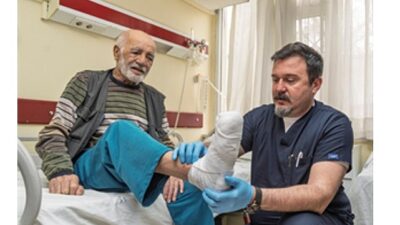 Diyabetik ayak enfeksiyonu şikâyetiyle İzmir Büyükşehir Belediyesi Eşrefpaşa Hastanesi’ne başvuran