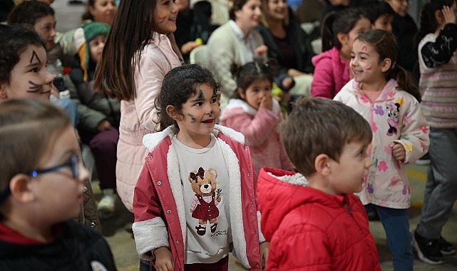 Aydın Büyükşehir Belediye Başkanı Özlem Çerçioğlu’nun çocuklara karne hediyesi olarak