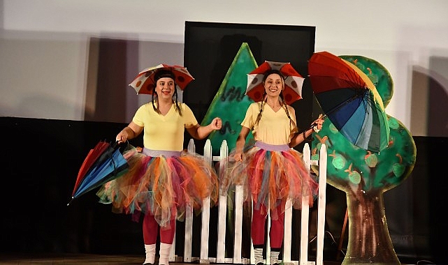 Aydın Büyükşehir Belediyesi Şehir Tiyatroları tarafından kentin dört bir yanında