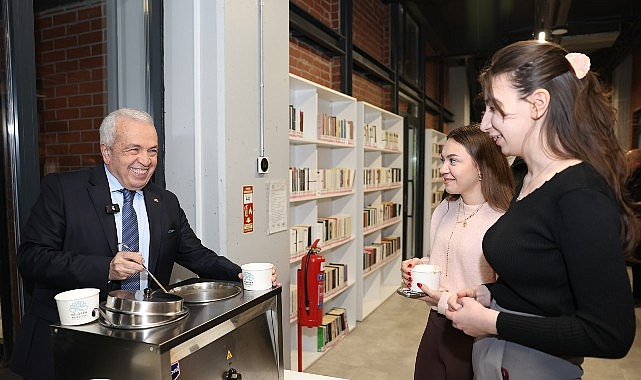 Nilüfer Belediye Başkanı Şadi Özdemir, sınav dönemlerinde 24 saat hizmet