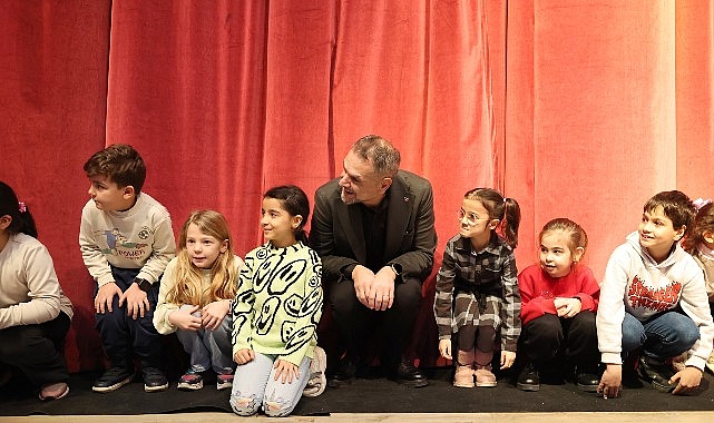 İstanbul Bayrampaşa Belediyesi’nin yarıyıl tatili dolayısıyla düzenlediği Karne Şenliği, çocuklara