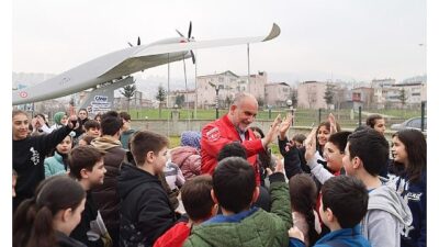 Canik Belediyesi'nin yarıyıl tatilinde gerçekleştirdiği bilim ve teknoloji etkinlikleri gençlerin