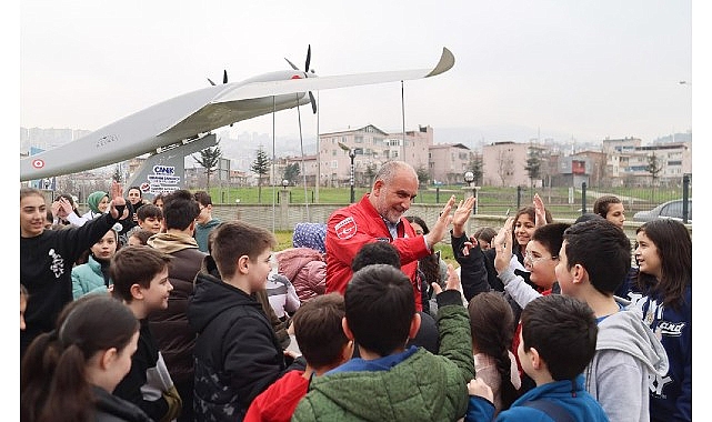 Canik Belediyesi'nin yarıyıl tatilinde gerçekleştirdiği bilim ve teknoloji etkinlikleri gençlerin