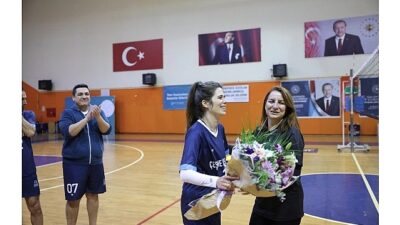 Çeşme Belediyesi tarafından düzenlenen Birimler Arası Voleybol Turnuvası, final karşılaşmaları