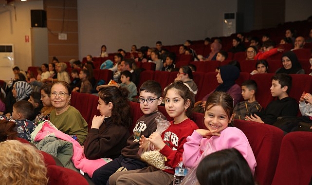 Çiğli Belediyesi, yarıyıl tatilinde çocuklara unutulmaz bir sinema deneyimi yaşattı.