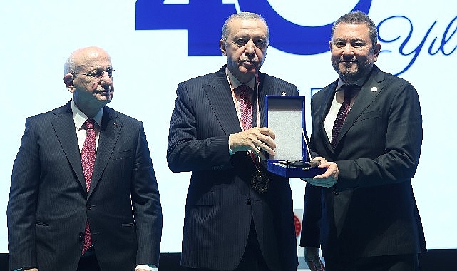 Kurucuları arasında Cumhurbaşkanı Recep Tayyip Erdoğan ve İsmail Kahraman’ın yer aldığı