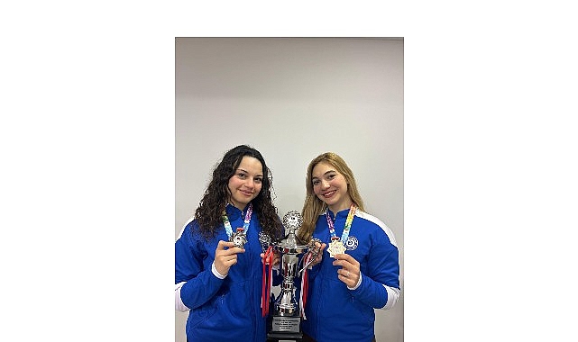 Ege Üniversitesi Spor Bilimleri Fakültesi öğrencileri, elde ettikleri derecelerle başarı