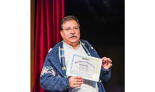 İzmir’de 2017’den bu yana ücretsiz ve profesyonel sanat eğitimi sunan