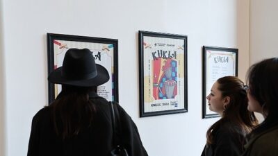 Küçükçekmece Belediyesi Sefaköy Galeri Küp, genç sanatçı Zeynep Sarı’nın ‘Kukla’