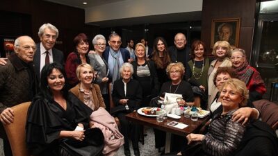 İstanbul Büyükşehir Belediyesi Şehir Tiyatroları, Türk tiyatrosunun duayen sanatçılarından, Devlet