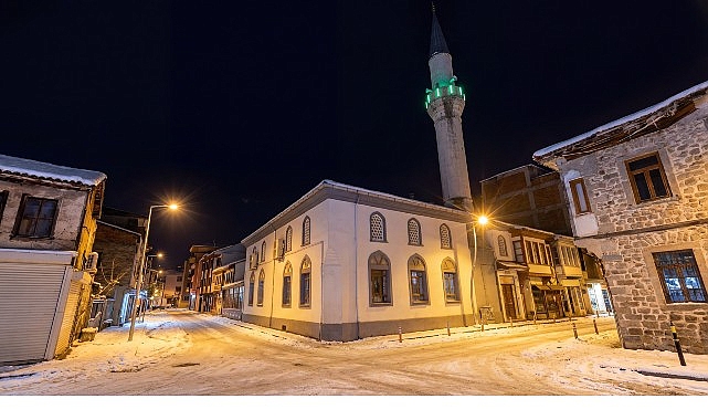 İnegöl’de yeni yılın ilk sabah namazında İnegöl Belediyesi organizasyonuyla özel