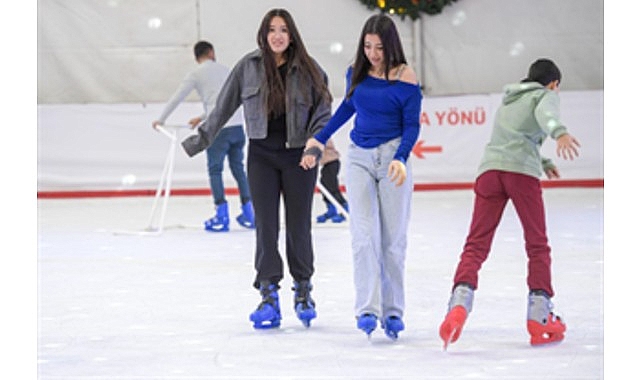 İzmir Büyükşehir Belediyesi’nin Yeni Yıl Festivali kapsamında Kültürpark ve Bostanlı