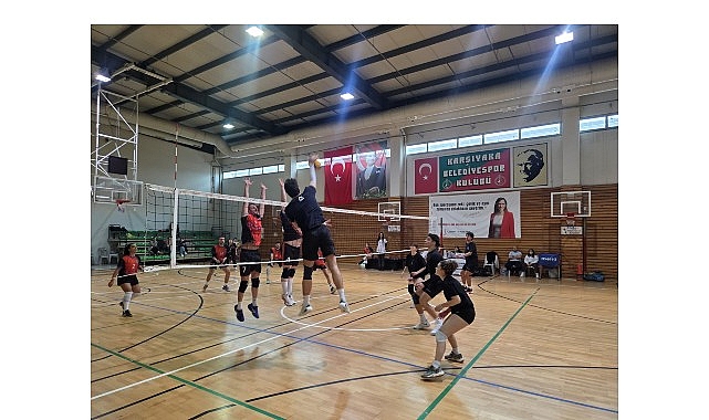      Karşıyaka Belediyesi tarafından düzenlenen voleybol turnuvası,