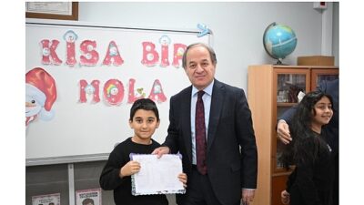 Kartepe’de karne heyecanı, Veli Akgün İlkokulu’nda düzenlenen ve öğrenciler, öğretmenler